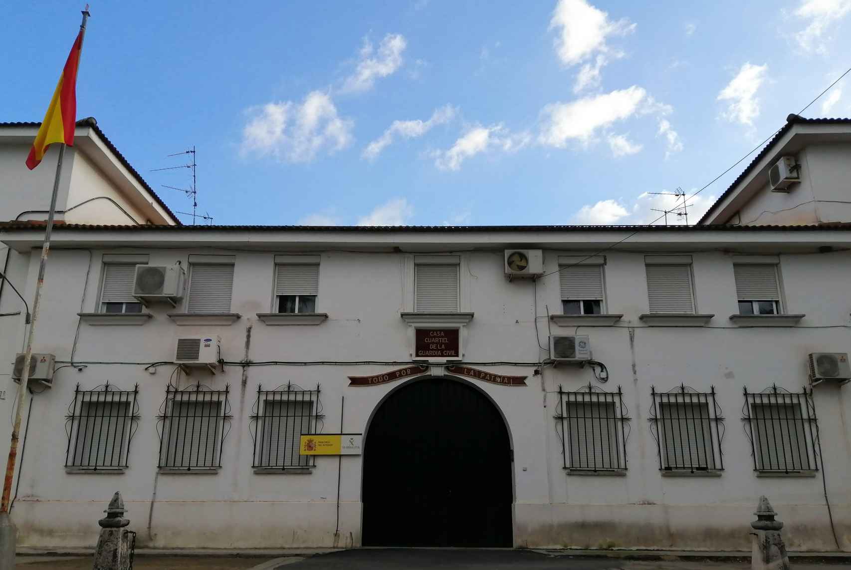 La casa cuartel de la Guardia Civil en Cabra, hoy casi desierta.