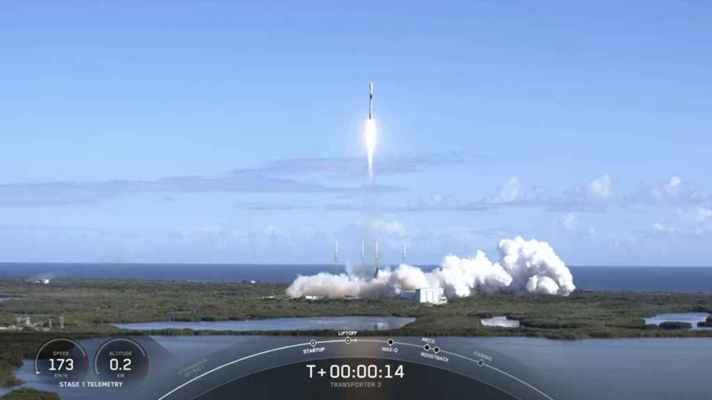 El lanzamiento se ha realizado en un cohete Falcon 9 de la compañía de Elon Musk, SpaceX, desde Cabo Cañaveral (EEUU).