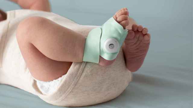 Un calcetín para monitorizar la frecuencia cardíaca de los bebés.