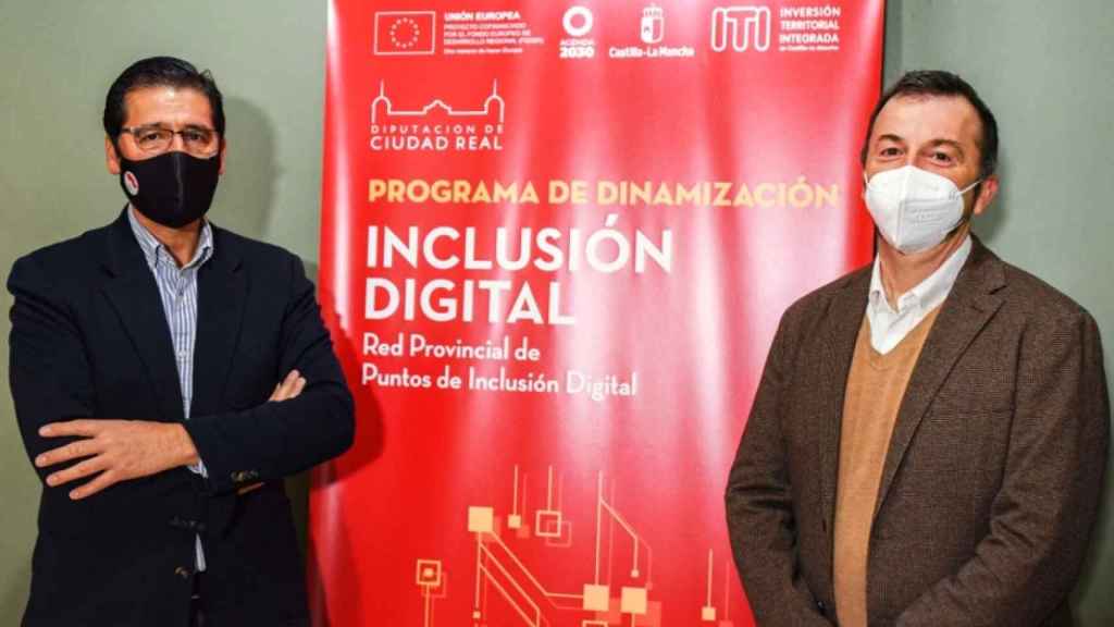 José Manuel Caballero (i) quiere que Ciudad Real esté a la cabeza en materia de digitalización.