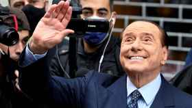 Silvio Berlusconi tras votar en las elecciones municipales de Milán el pasado octubre.