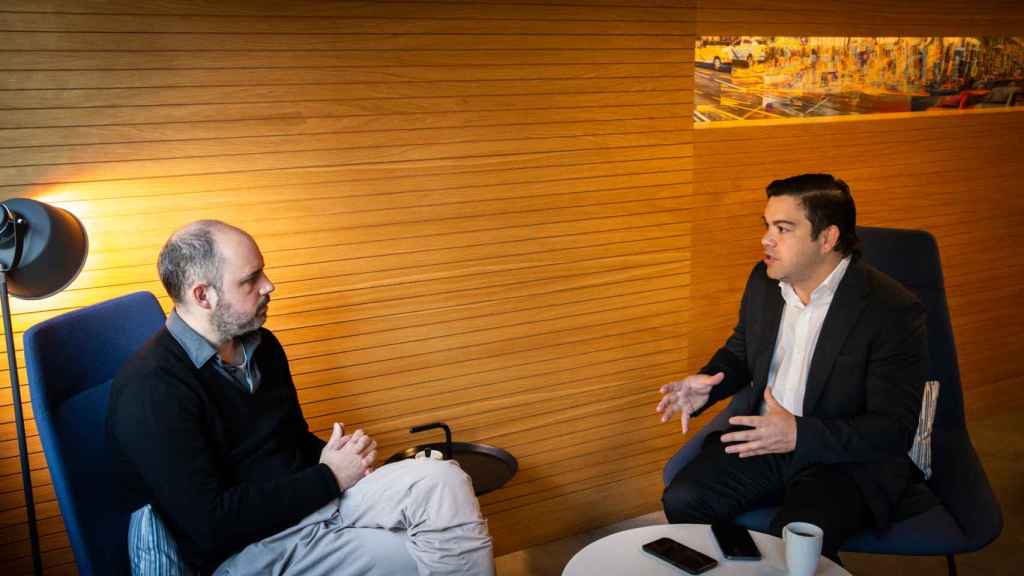 Enrique Lavilla y Juan David Vélez durante la entrevista.