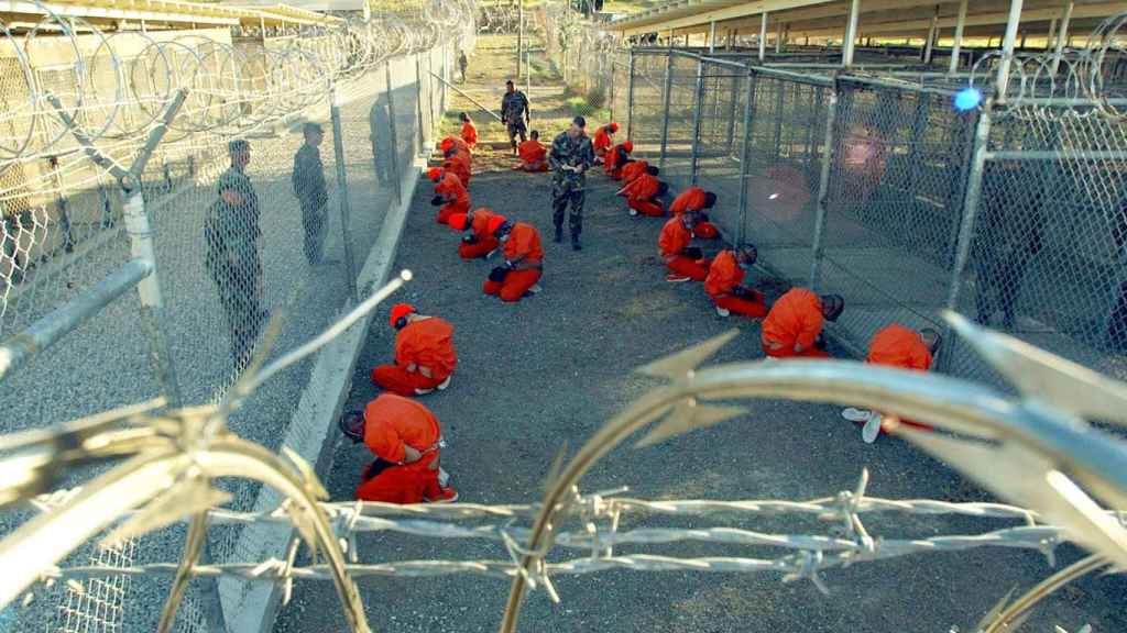 Prisioneros en Guantánamo el 11 de enero de 2002.