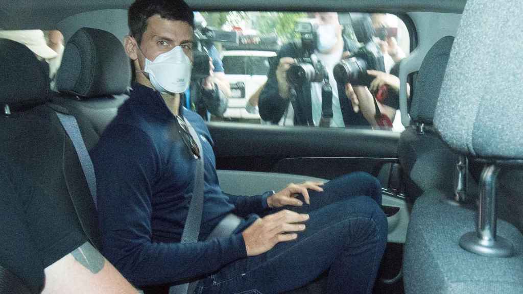 Novak Djokovic, en el coche antes de dirigirse al Tribunal Federal