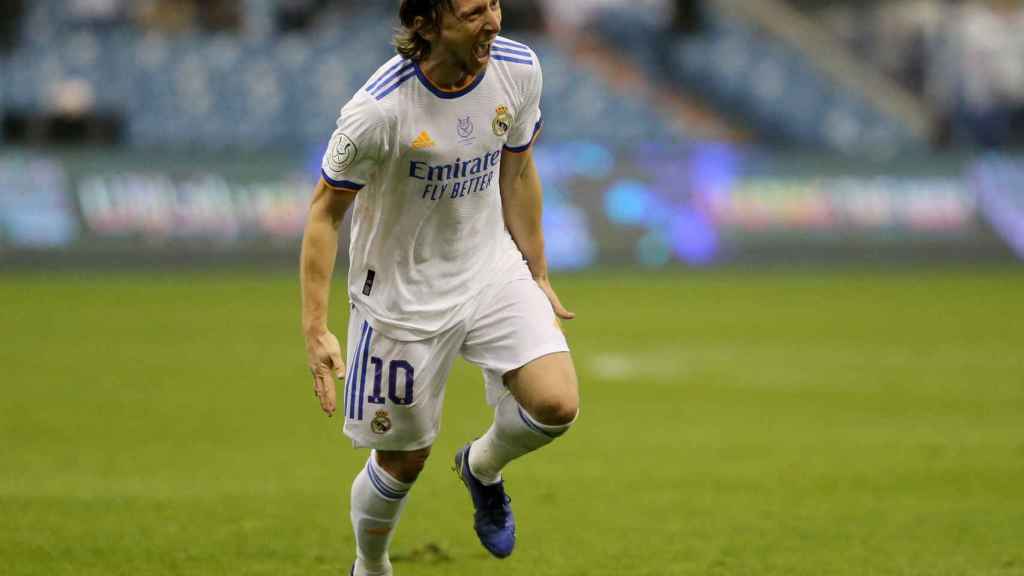 Luka Modric celebra su gol al Athletic Club en la final de la Supercopa de España