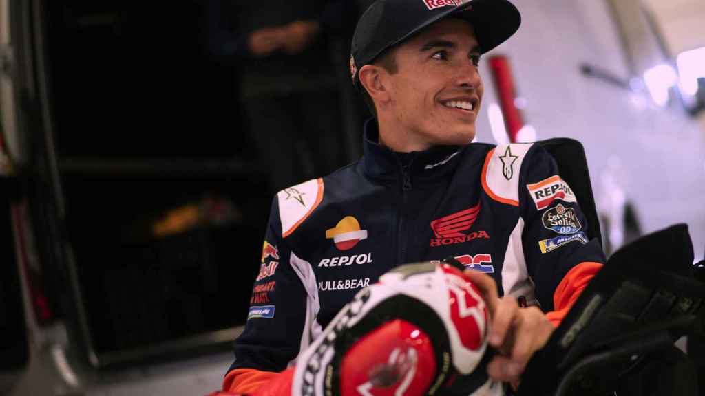 Un sonriente Marc Márquez, en el box de circuito portugués de Portimao.