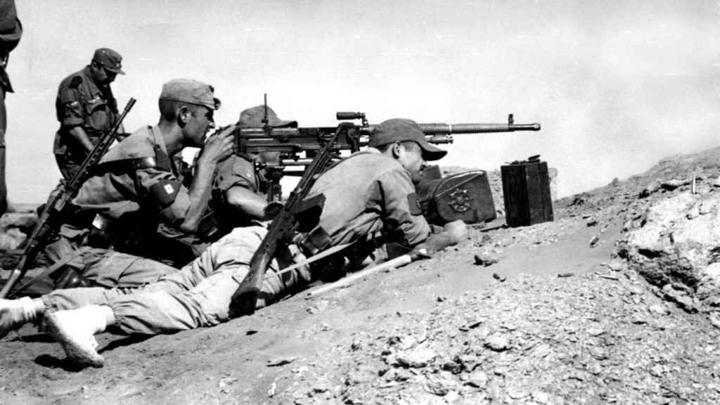 Soldados españoles en Sidi Ifni, en 1957.