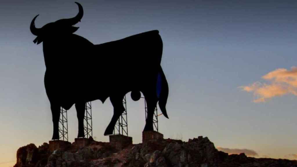De símbolo publicitario a icono cultural: 13 toros de Osborne aún perduran en Castilla y León