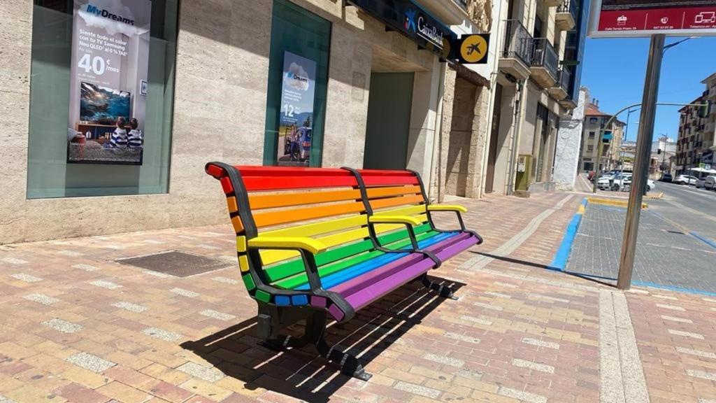 Banco 'LGTBI' de La Roda (Albacete). Foto: Ayuntamiento de La Roda