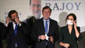 Mariano Rajoy junto a Pablo Casado e Isabel Díaz Ayuso en la presentación de 'Política para adultos'.