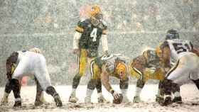 Imagen de jugadores de la NFL disputando un partido con nieve