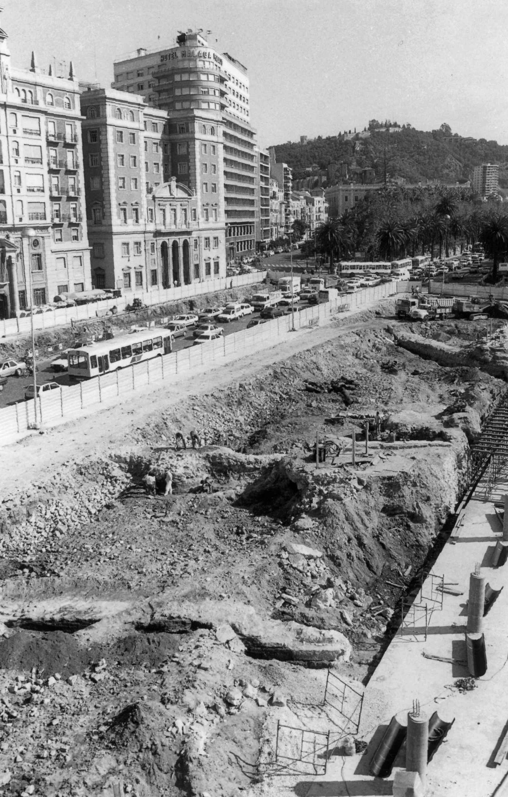 Imagen histórica de los trabajos de excavación en la plaza de la Marina.