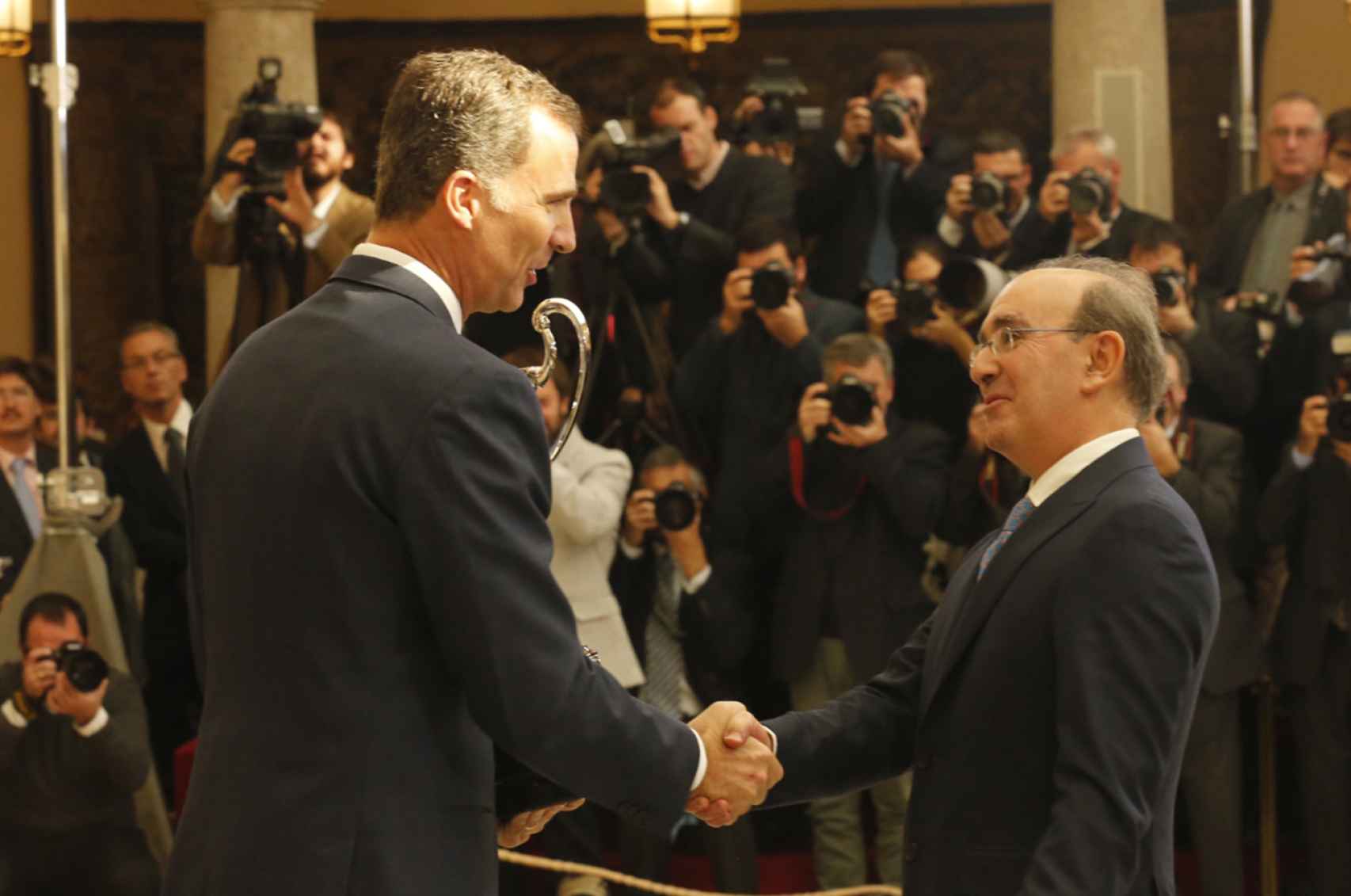 Eduardo Anitua recibe del rey Felipe VI el Premio Nacional del Deporte 2014.
