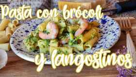 Pasta con brócoli y langostinos