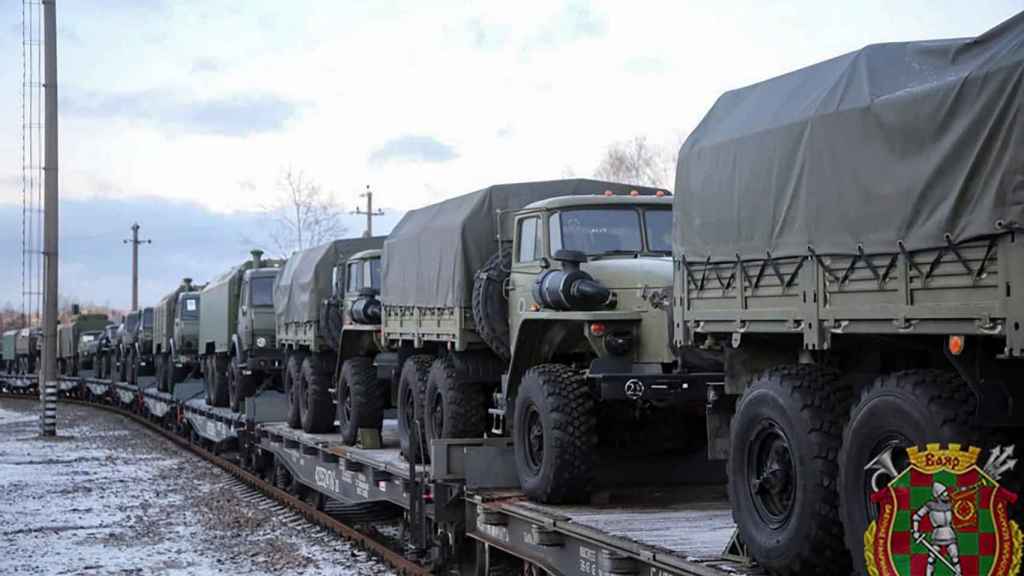 Camiones militares rusos llegando a Bielorrusia este miércoles.