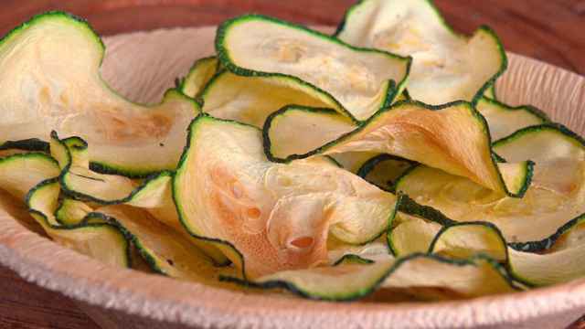 Prueba esta deliciosa receta de chips de calabacín.