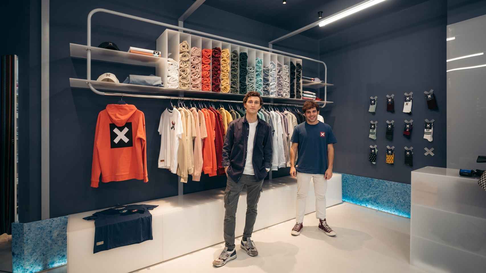 La X de las camisetas sudaderas de Blue llega a abrirá su sexta tienda física en España
