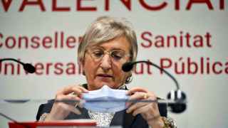 El Colegio de Médicos exige una rectificación pública a la consellera Ana Barceló por "mentir" en las Cortes
