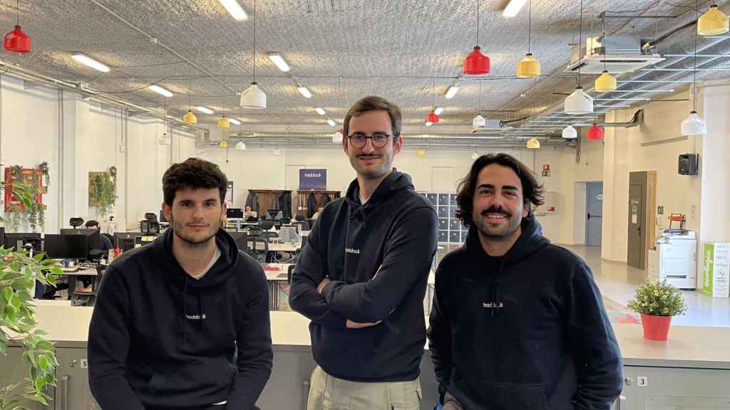 La startup con sede en Barcelona está fundada por Pol Rosell (COO), Carlos Marchal (CTO) y Arnau Navarro (CEO), y cuenta con 20 empleados.