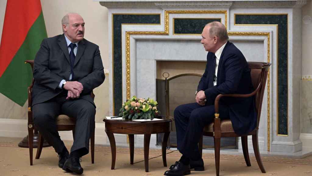 El presidente bielorruso, Alexander Lukashenko, junto a Vladimir Putin.