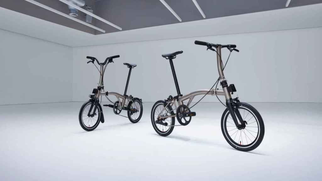 Así es la bicicleta plegable y ligera de Brompton.