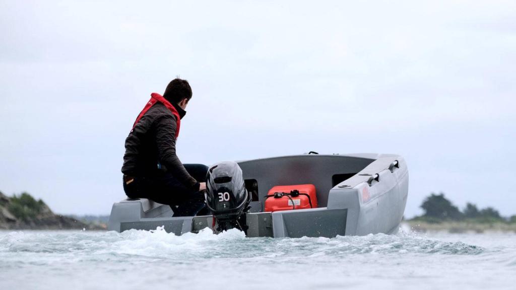 Barco fabricado con lana procesada