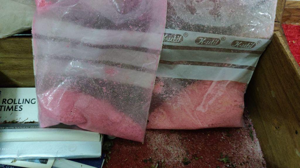 Los traficantes tintan la cocaína con colorante rosa para venderla bajo la apariencia de la tusi.