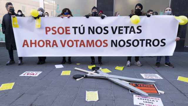 Protesta en Valladolid del sector de las peluquerías y salones de estética