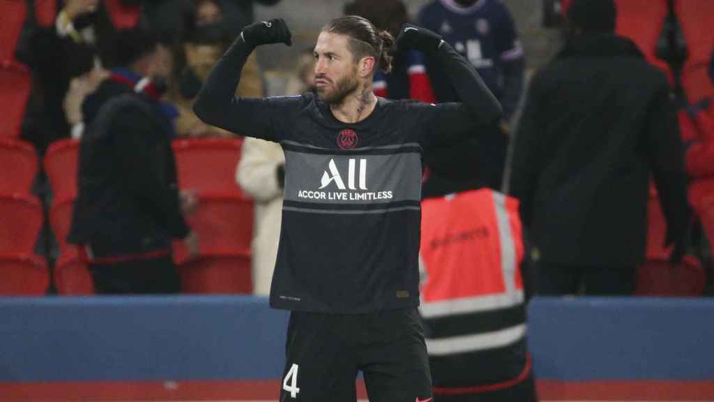 Sergio Ramos celebra un gol con el PSG en la temporada 2021/2022