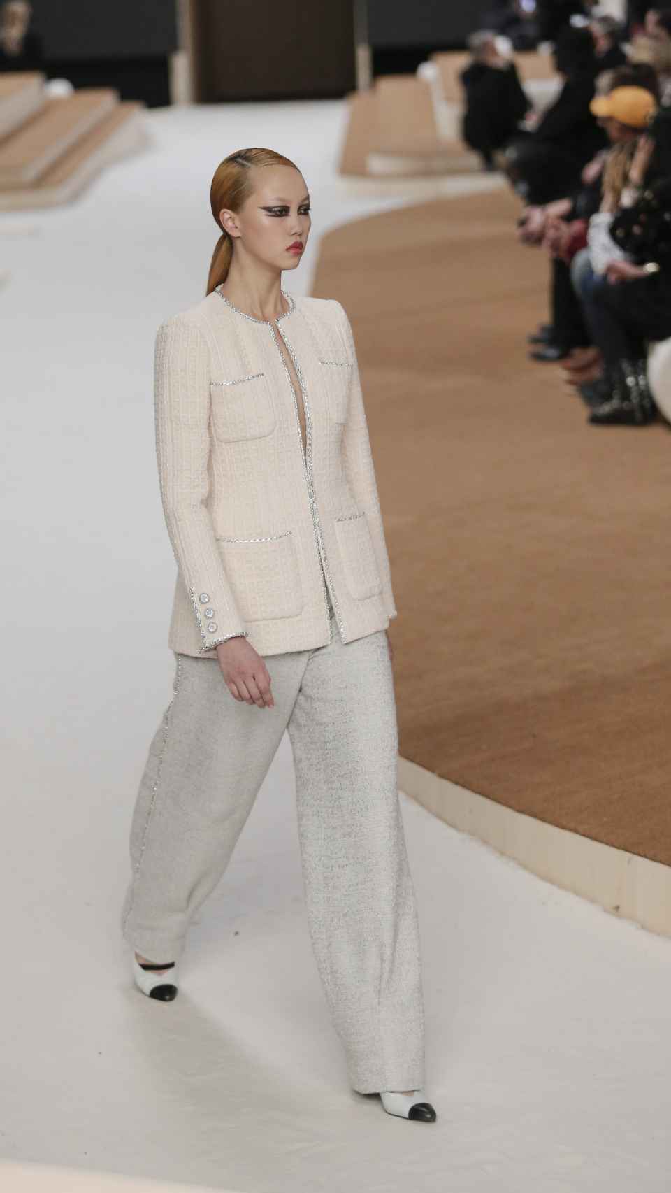 Una modelo desfilando este martes en París para Chanel.