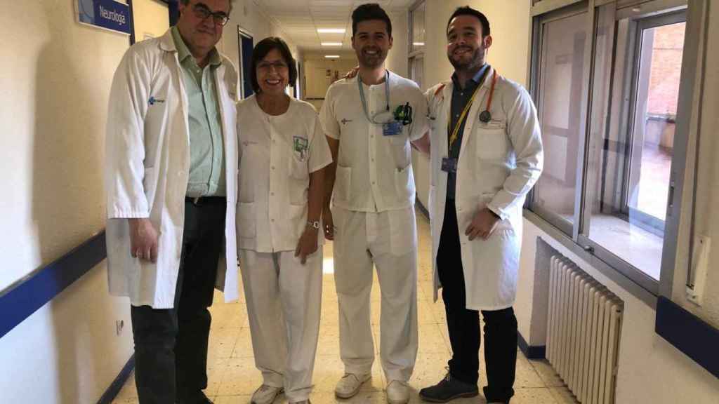 El doctor García Azorín (dcha) junto a sus compañeros de Neurología