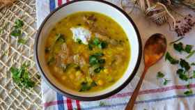 Sopa de arroz y legumbres al estilo persa, una receta de Ash e Jow