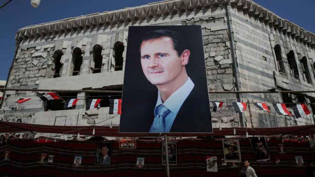 Cartel con el retrato de Assad en Damasco.