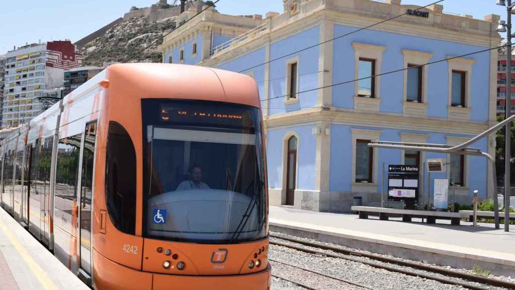 La reforma de las zonas tarifarias del TRAM Alicante reducirá el coste de los viajes.