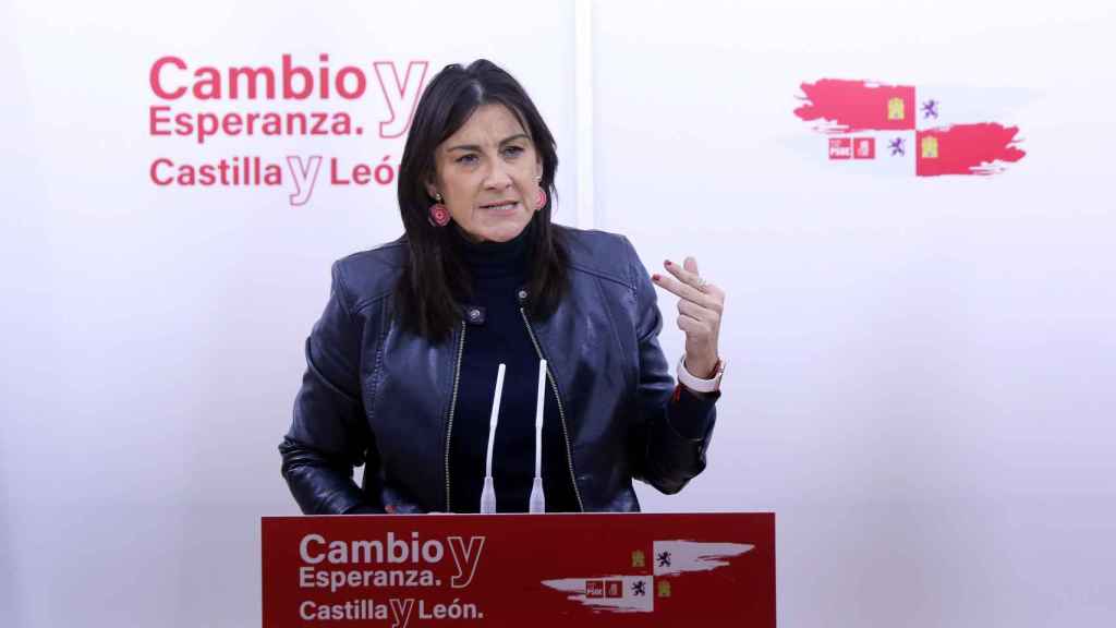 Ana Sánchez durante la comparecencia ante los medios en la sede del PSOECyL
