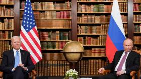 El presidente de los Estados Unidos, Joe Biden, y el de Rusia, Vladímir Putin.