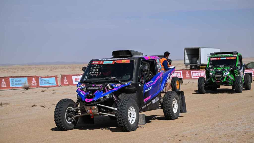 Camelia Liparoti y Xavi Blanco durante una etapa del Rally Dakar 2022