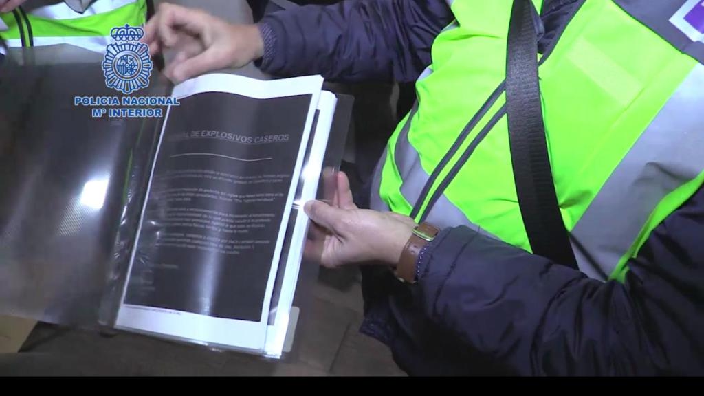 Este manual de fabricación de explosivos pertenecía a uno de los detenidos