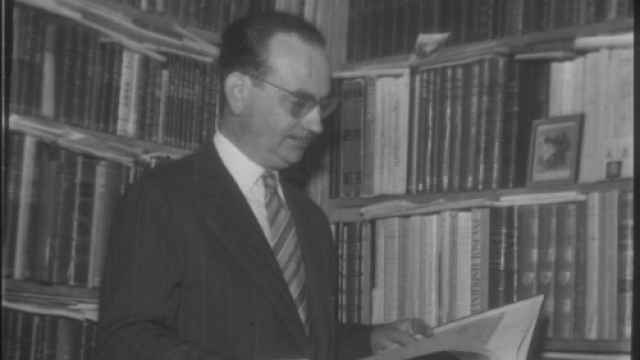 Antonio Rodríguez-Moñino en su despacho. / Archivo Santos Yubero.