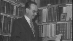 Antonio Rodríguez-Moñino en su despacho. / Archivo Santos Yubero.