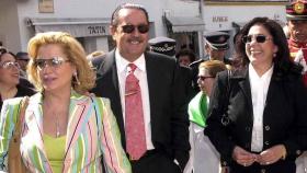 Maite Zaldívar junto a Julián Muñoz e Isabel Pantoja en Marbella, en una imagen de archivo.