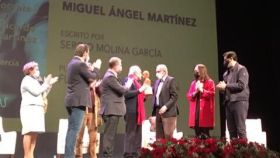 El PSOE arropa a Miguel Ángel Martínez al presentar el libro de su trayectoria