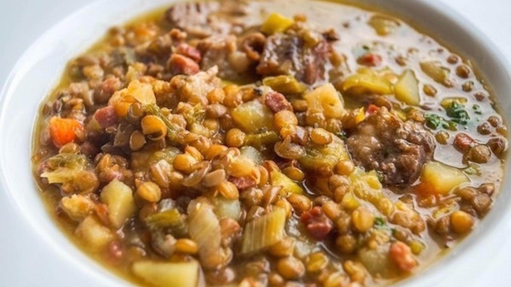 Los españoles toman en casa comida preparada seis veces al mes