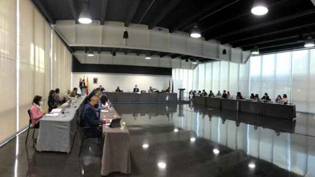 El Pleno Municipal de Elche saca los presupuestos para 2022 con los votos de PSOE y Compromís.