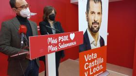 David Serrada y Carmen García, esta mañana en la sede del PSOE de Salamanca