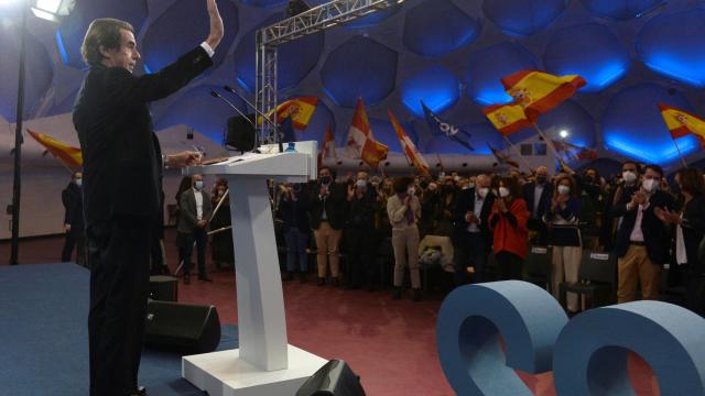 José María Aznar agradece los aplausos en Valladolid a su discurso sobre el liderazgo y la unión en el PP.