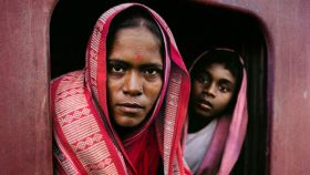 Detalle de una de las imágenes de Steve McCurry tomada en la India que forma parte de la exposición del COAM