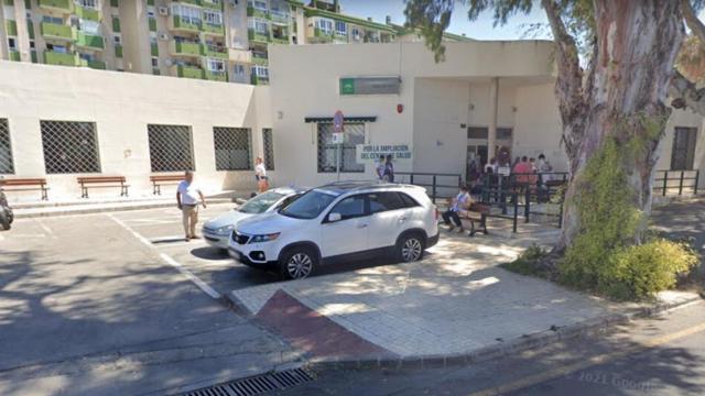 Acceso al centro de salud de El Palo, en Málaga.