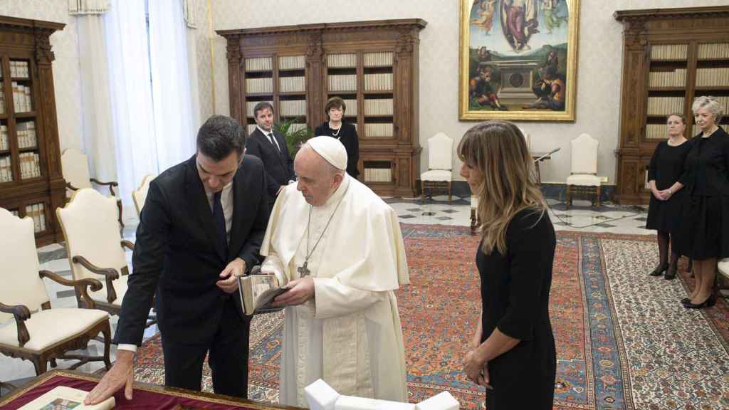 Begoña Gómez durante una audiencia con el Papa Francisco en el Vaticano.