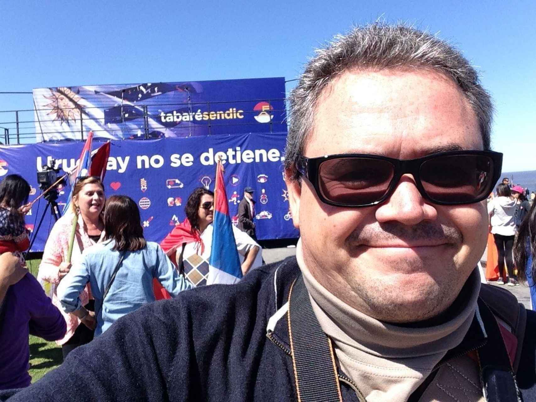 El consultor político Antonio Hernández, en una campaña electoral en la que trabajó en Uruguay.
